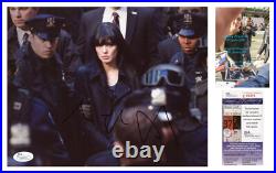 Angelina Jolie Signed Autographed'SALT' 8x10 Photo EXACT Proof JSA B