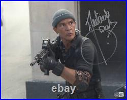 Antonio Banderas Signed 11x14 Photo The Expendables Autograph Full Sig Beckett