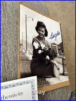 Betty White Signed Portrait At 1968 Tournament Of Roses Parade, With COA- 8x10