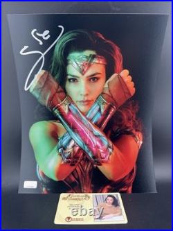 Gal Gadot Wonder Woman Signed 8x10 Photo w Celebrity Authentics COA / Photo