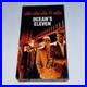 George-Clooney-Matt-Damon-Autographed-Ocean-s-Elevens-VHS-Tape-01-hzys