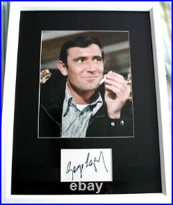 George Lazenby autograph signed auto index card framed with James Bond 007 photo