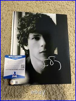 Jesse Eisenberg Signed Autographed 8x10 Photo Beckett BAS COA